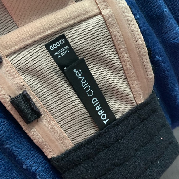 Torrid Push Up Strapless Bra - Picture 4 of 7